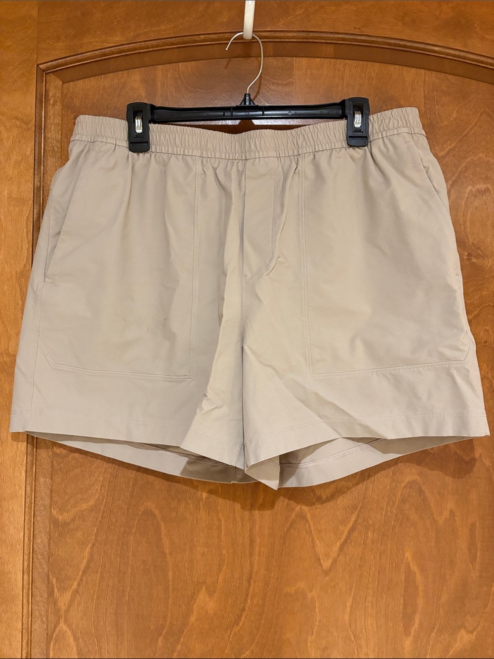 lululemon athletica Men's Khaki Elastic-Waist Athletic Shorts